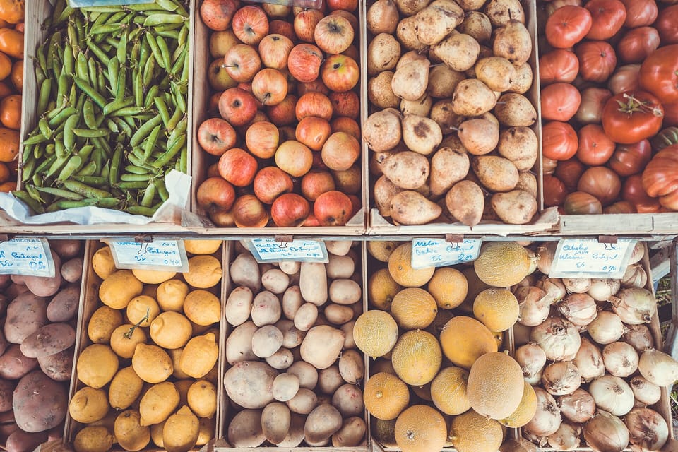A market basket, without a plan — illustrative photograph